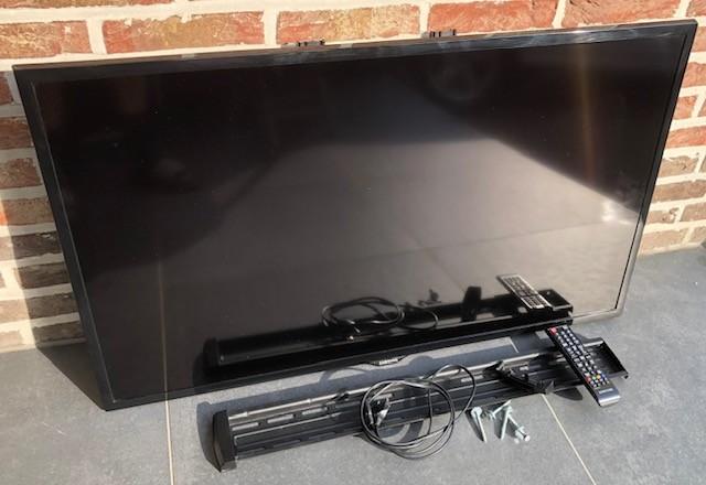 SAMSUNG TV lcd - 43 inch (105 cm diag) met muurbeugel: 115 €, Ophalen, Gebruikt, LCD, Samsung