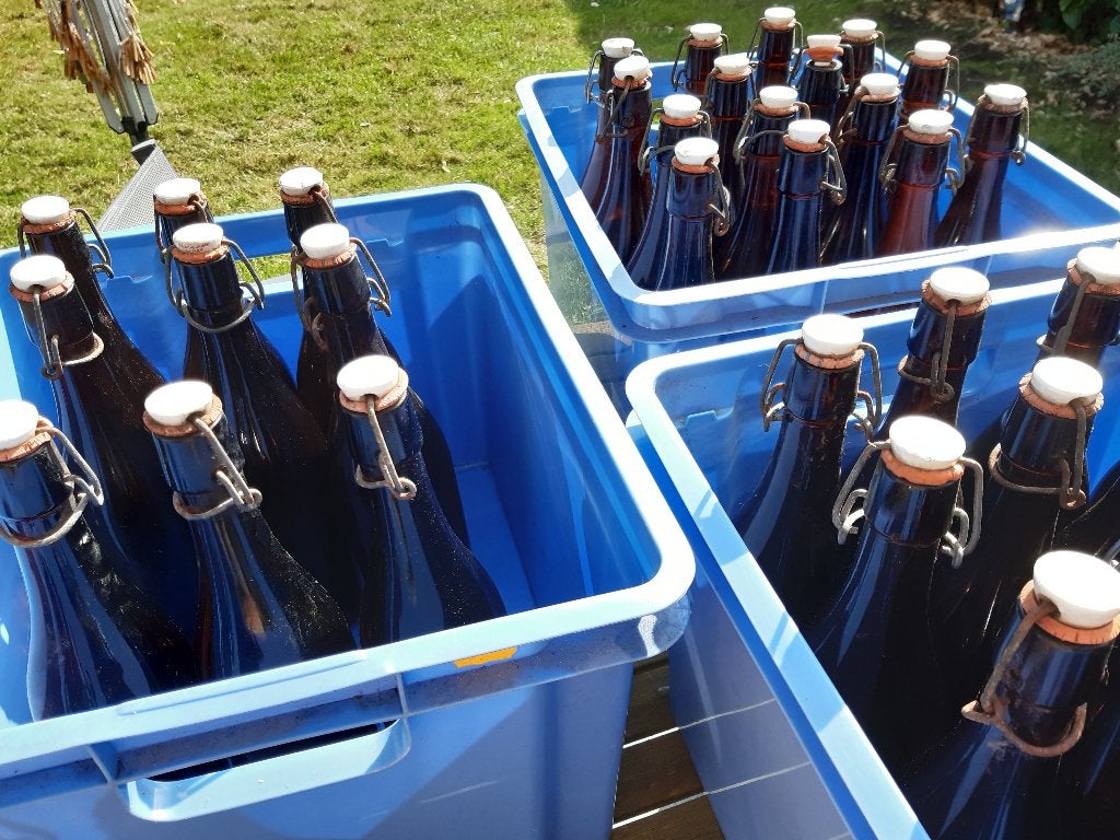 oude bierflessen met porseleinen stop, Verzamelen, Ophalen, Gebruikt