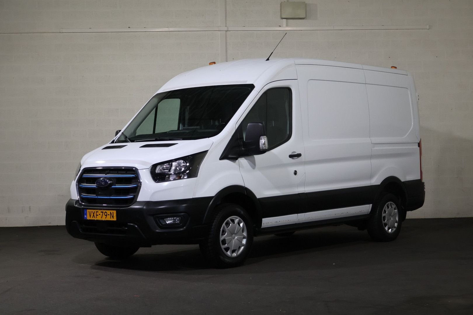 Ford E-Transit 350 L2 H2 Trend 68 kWh Bott Vario Inrichting, Autos, Camionnettes & Utilitaires, Achat, Automatique, Ford, Blanc