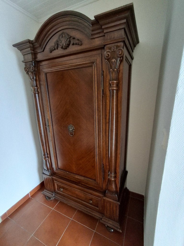 Antieke kast, Enlèvement