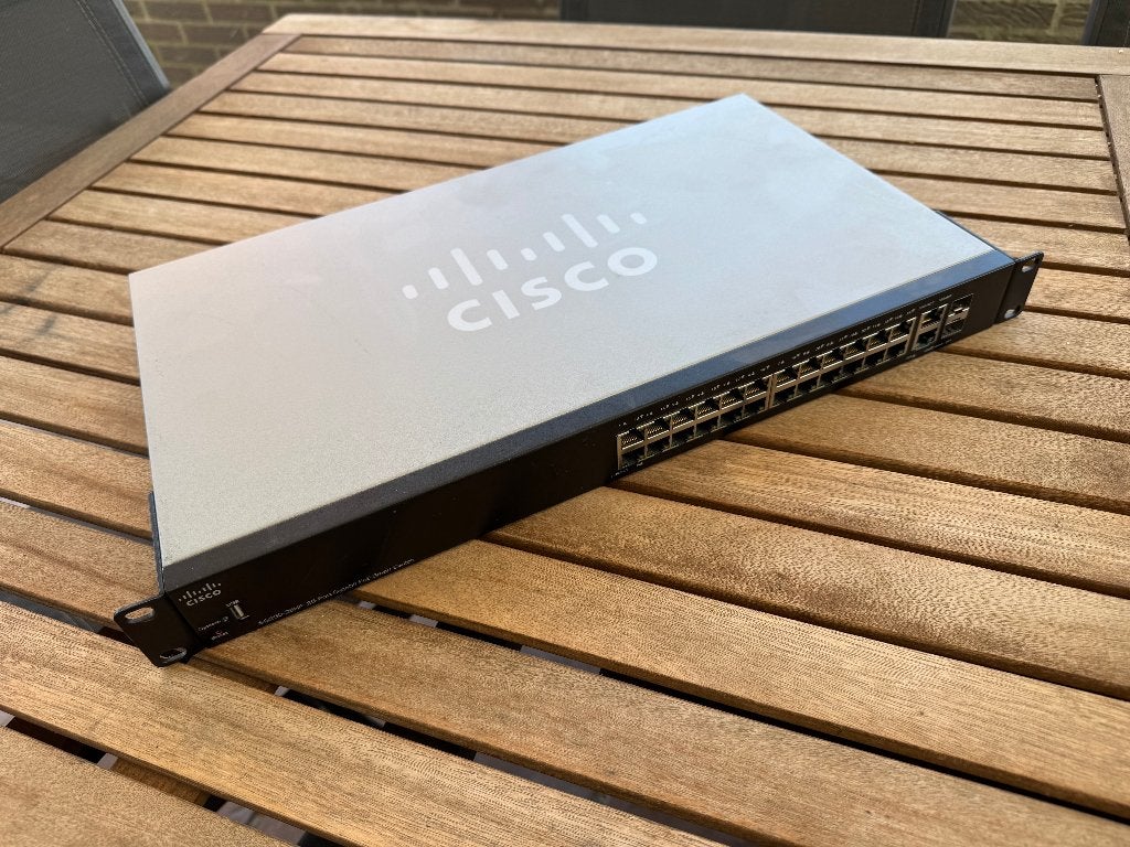 Cisco SG250-26HP Gigabit PoE+ Smart Switch, Verzenden