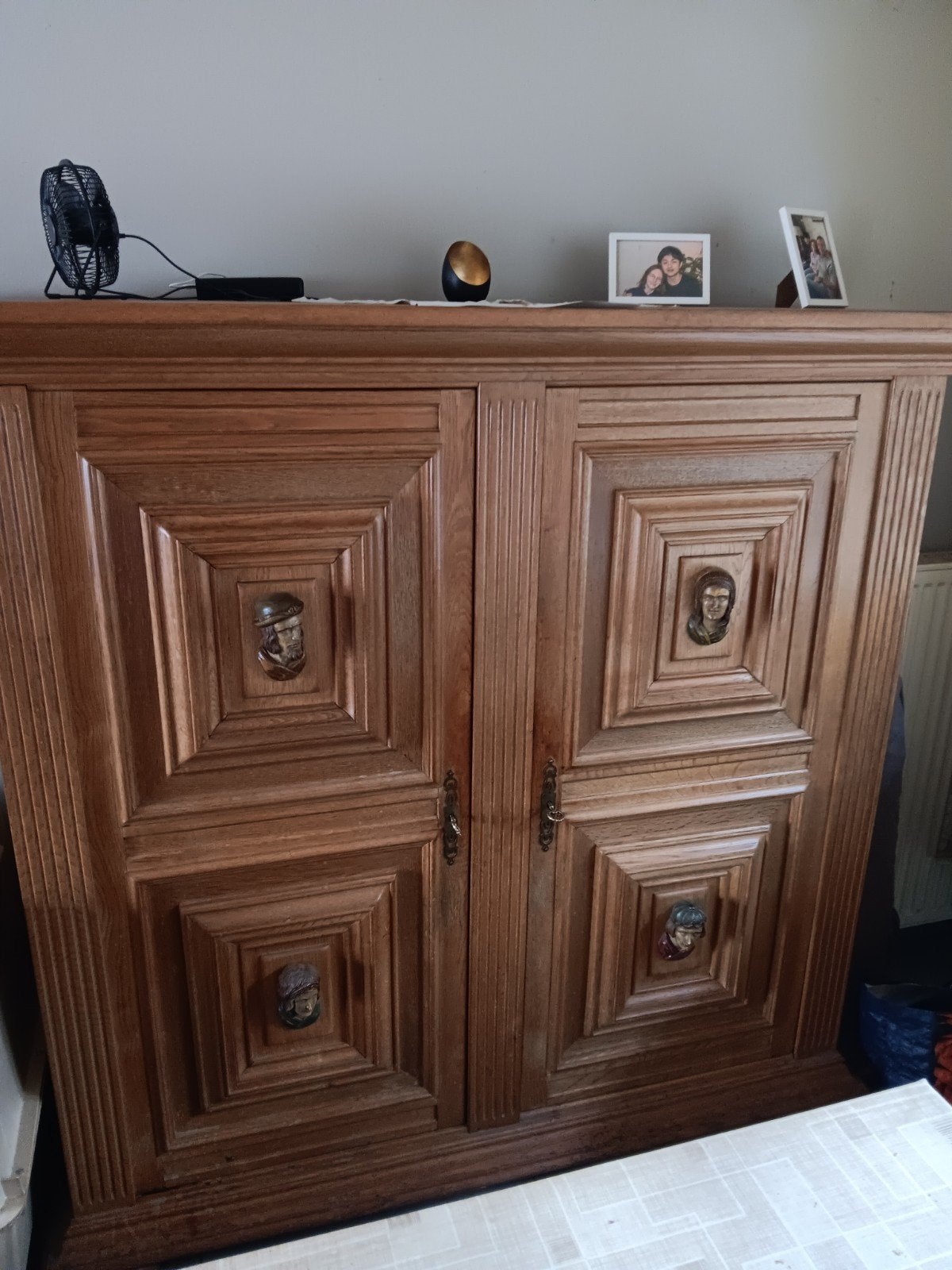 une armoire en bois doit être déplacée de toute urgence, Antiquités & Art, Enlèvement