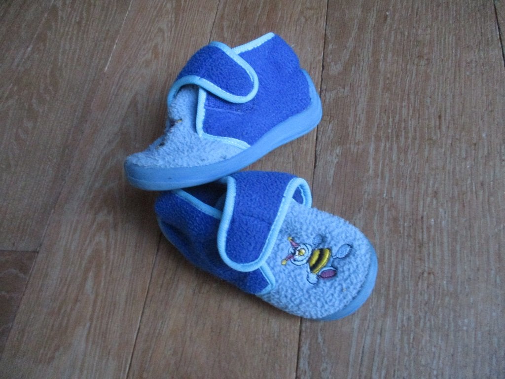 bij pantoffeltjes sloffen schoenen met stevig hielstuk, Jongetje of Meisje, Ophalen of Verzenden, Gebruikt, Schoentjes