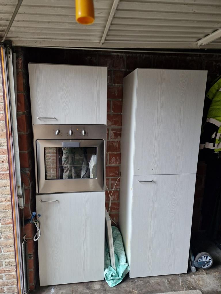 2 units kasten met ingebouwde toestellen., Elektronische apparatuur, Ophalen