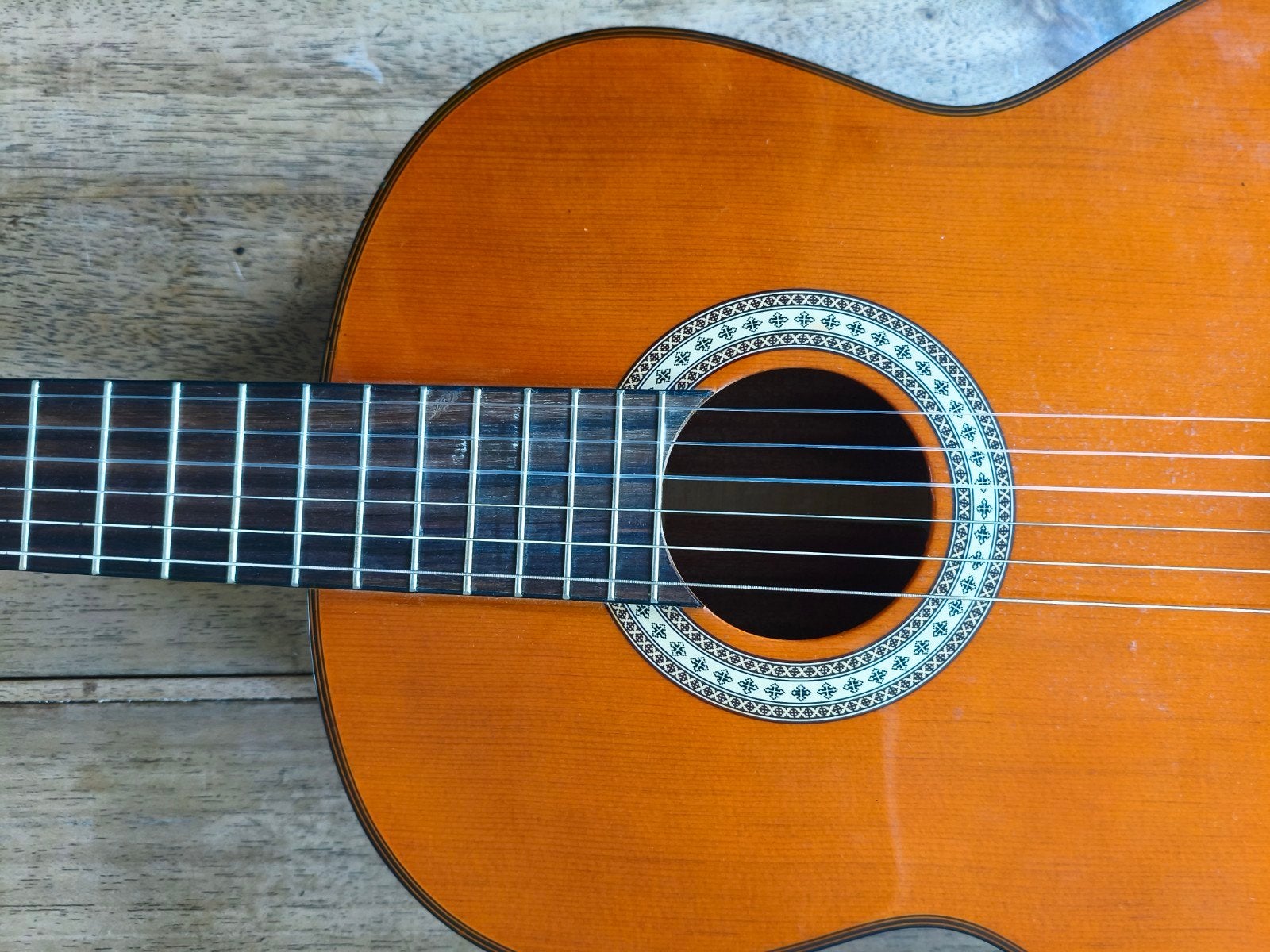 Guitare classique Son clair et puissant, Musique & Instruments, Enlèvement