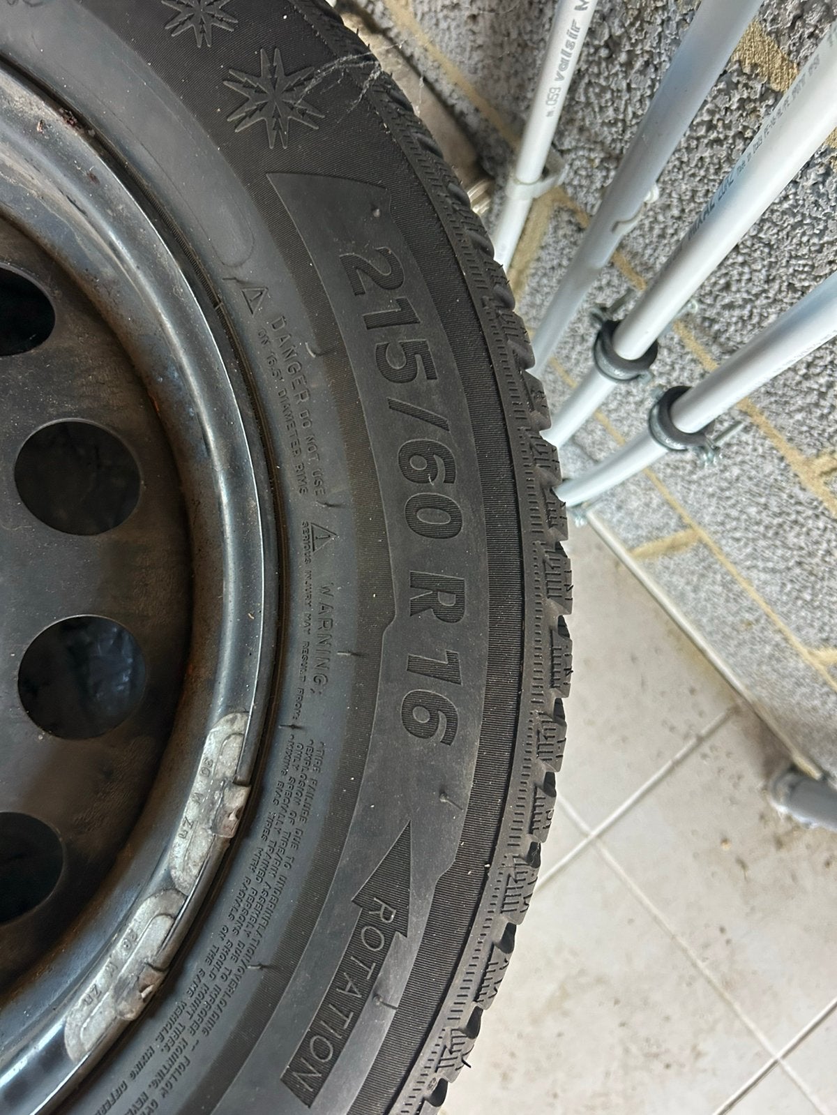 4 Pneus + jantes hivers 215/60 R16, Autos : Pièces & Accessoires, Pneus & Jantes, Pneus et Jantes, 16 pouces, Véhicule de tourisme