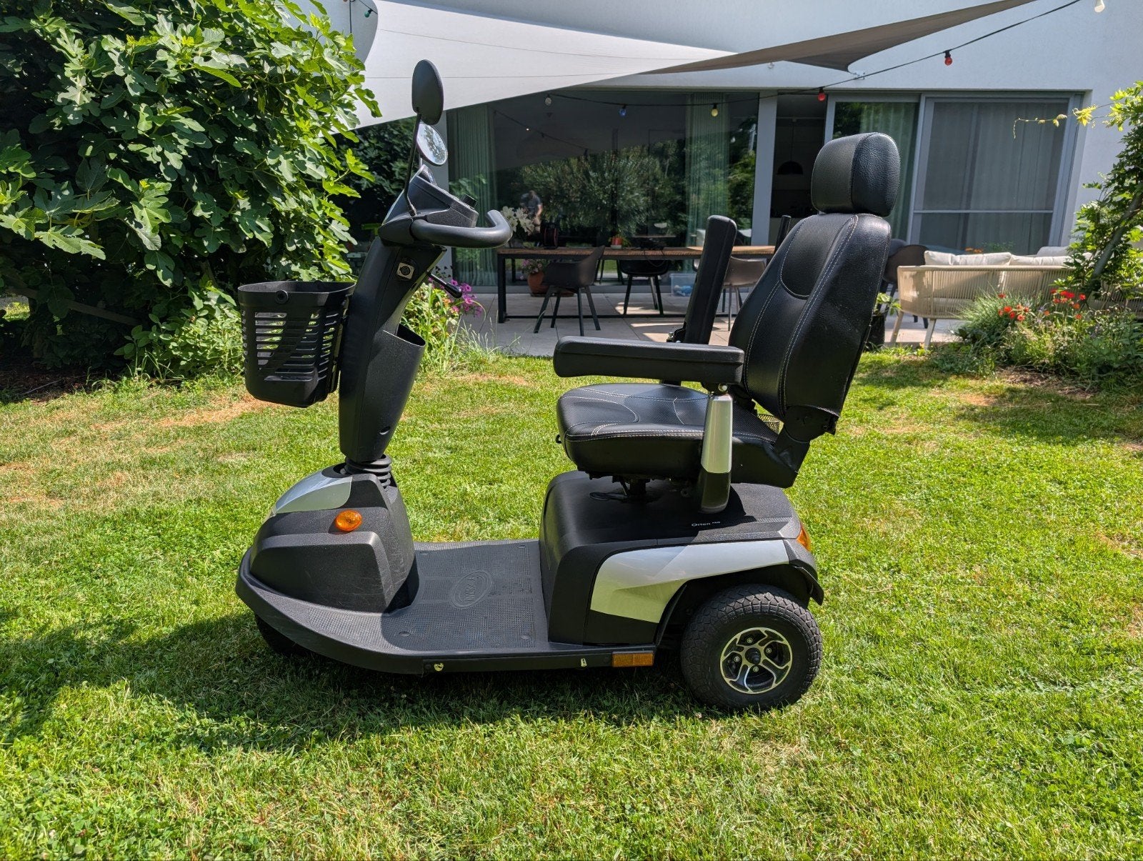 scootmobiel, Ophalen, 26 t/m 35 km, Invacare, 11 t/m 15 km/u