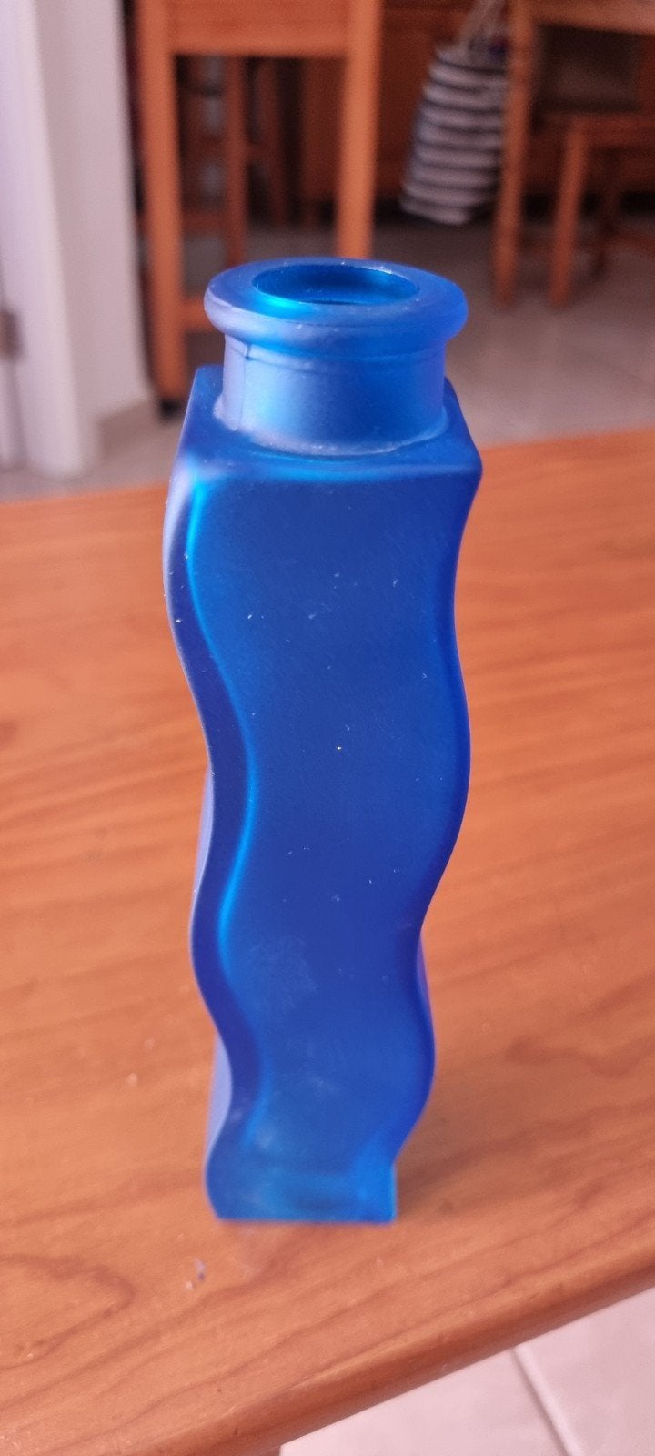 Ikea skämt wave vaas, Ophalen