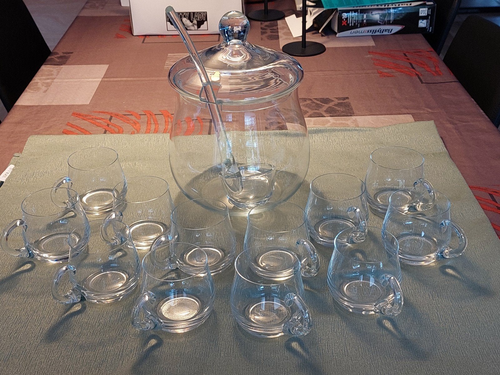 service à punch en cristal de Bohême, Enlèvement