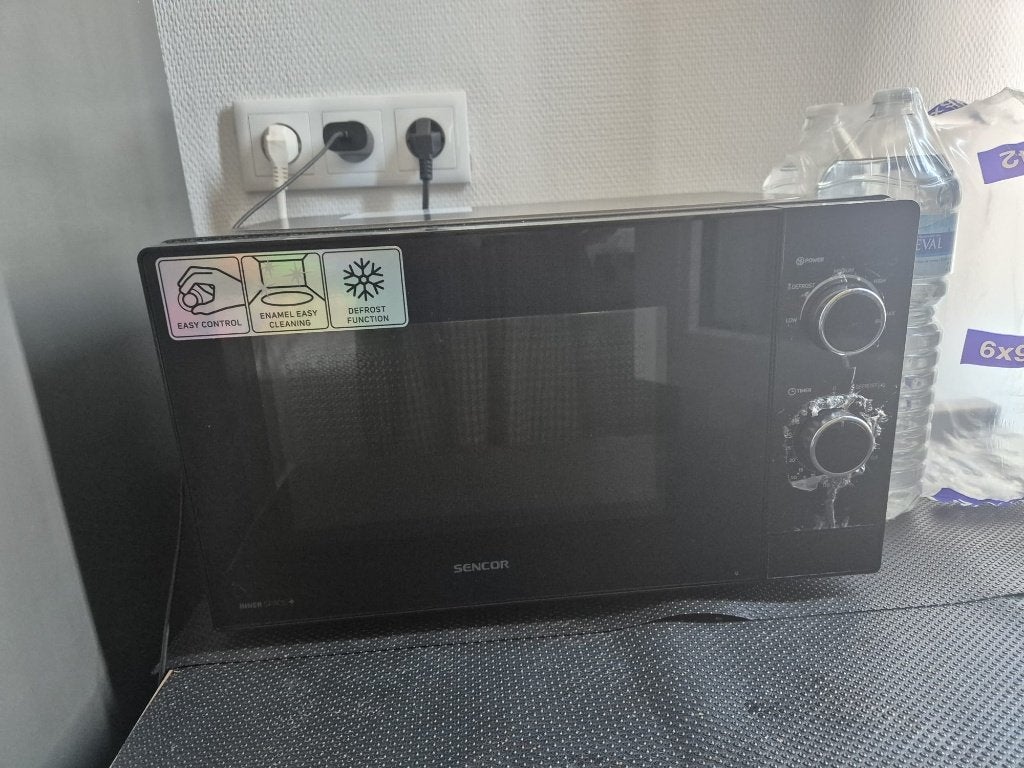 Micro-ondes Sencor 20L — 700W, noir, Elektronische apparatuur, Microgolfovens, Ophalen, Zo goed als nieuw, Microgolfoven