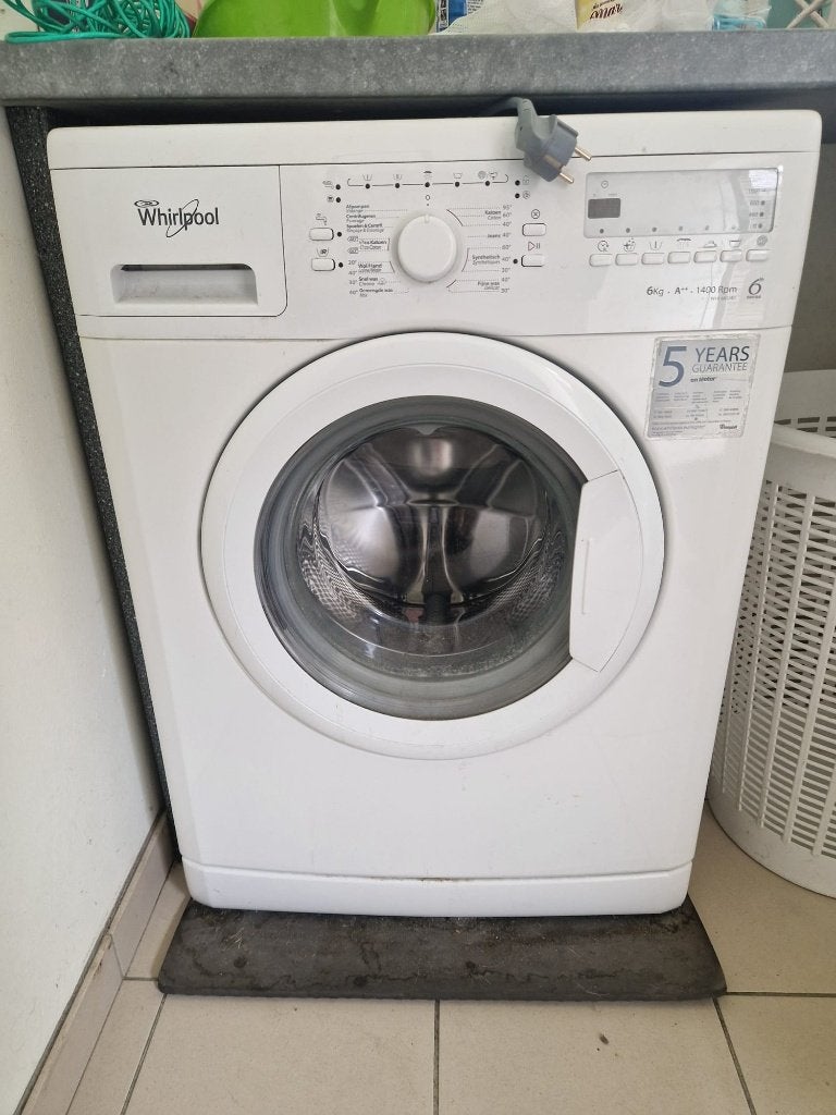 Wasmachine Whirlpool 6 kg A++  1400 rpm  6th Sense  WHI6KU40, Elektronische apparatuur, Wasmachines, Ophalen, Gebruikt, Minder dan 85 cm