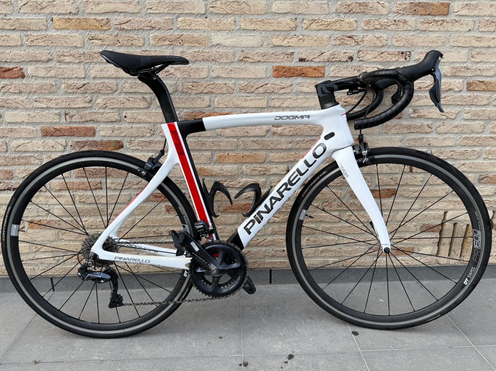 Pinarello Dogma F8 wit-rood, Fietsen en Brommers, Fietsen | Racefietsen, Gebruikt, Carbon, 10 tot 15 versnellingen, Ophalen
