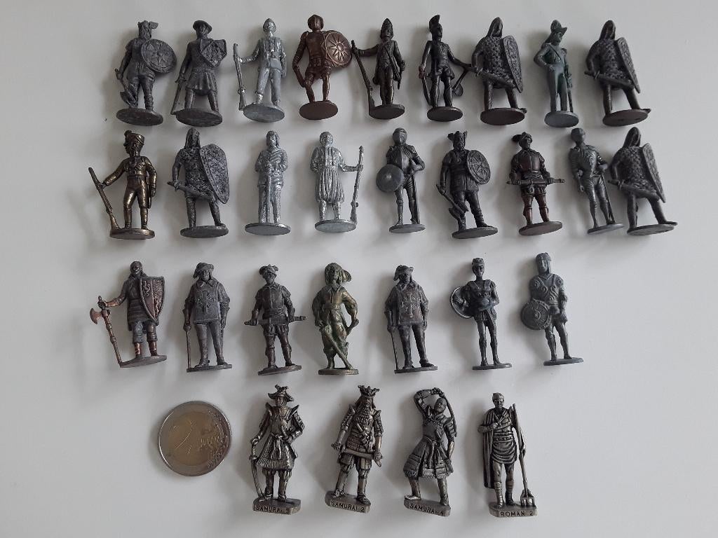 Soldats figurines métalliques type kinder, Collections, Statues & Figurines, Enlèvement ou Envoi
