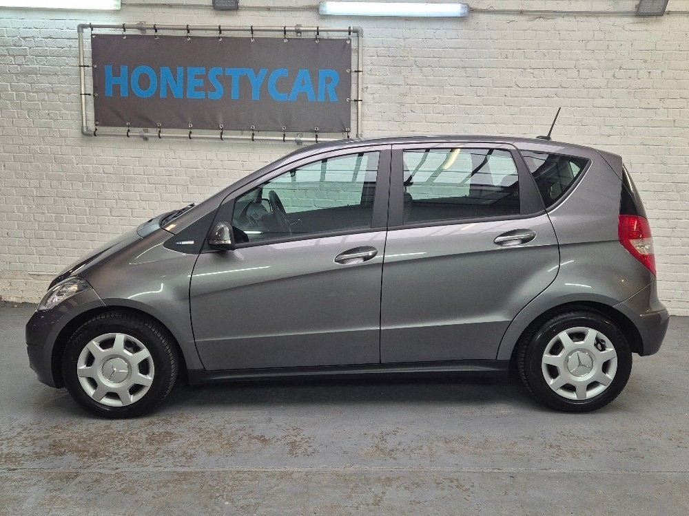 Mercedes A180 Euro5 benzine-105000km-Topstaat-Garantie, Auto's, Zwart, 4 cilinders, Verwarmde buitenspiegels, 5 deurs