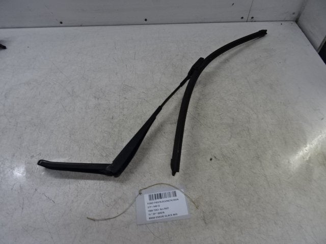 RUITENWISSERARM LINKS VOOR Ford Fiesta 6 (JA8), Gebruikt, Henry-Ford-Straße  1
50735  Köln, DE, Ford-Werke GmbH, Kunden@ford.com