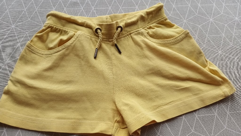 Short - Taille 110, Enfants & Bébés, Vêtements enfant | Taille 110, Utilisé, Fille, Pantalon, Enlèvement ou Envoi