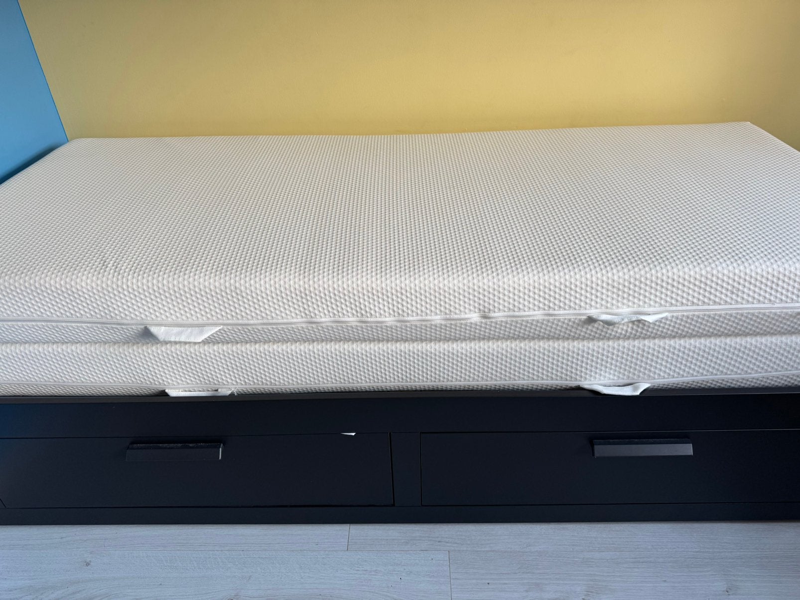 IKEA BRIMNES uitschuifbed met 2 matrassen, Ophalen, Gebruikt