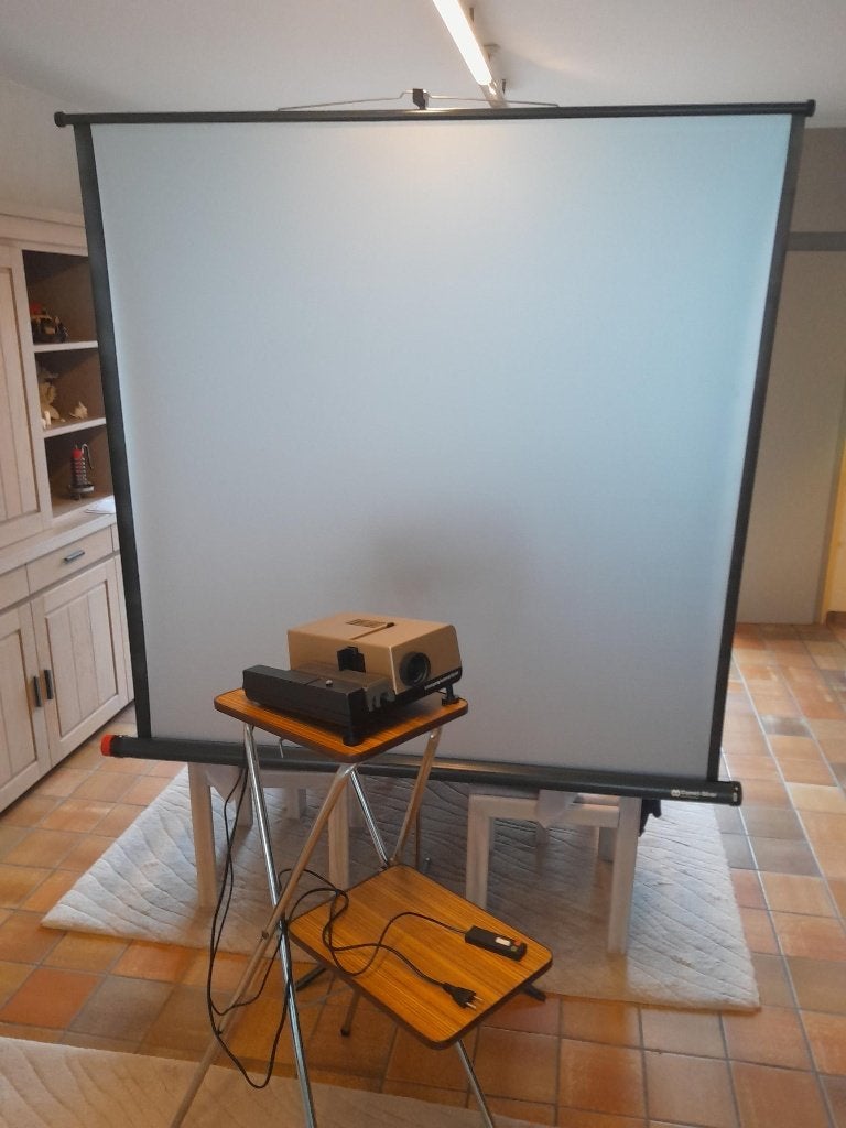 Liesegang diaprojector met scherm en tafel, Audio, Tv en Foto, Ophalen, Met scherm