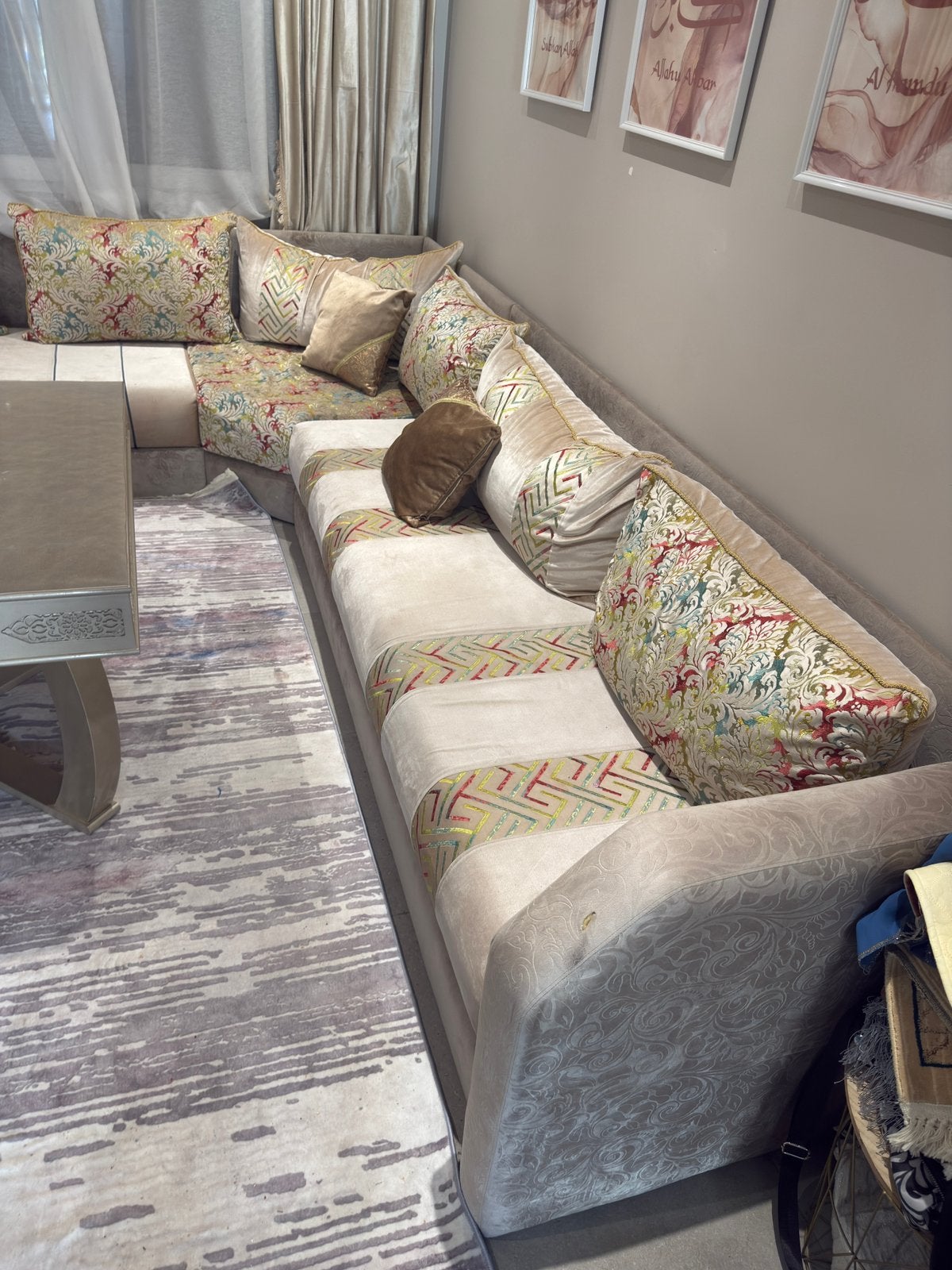 Salon marocain (2jeux de housse) +table +tapis, Maison & Meubles, Enlèvement, Comme neuf