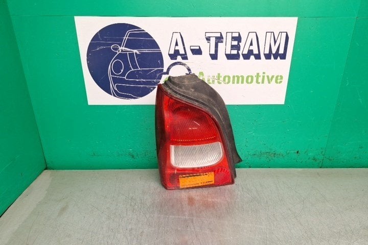 FEU ARRIÈRE GAUCHE Renault Twingo II (CN) (|2VA96545401|), Renault, Utilisé, Rixbecker Straße 75
59552  Lippstadt, DE, Info@forvia.com