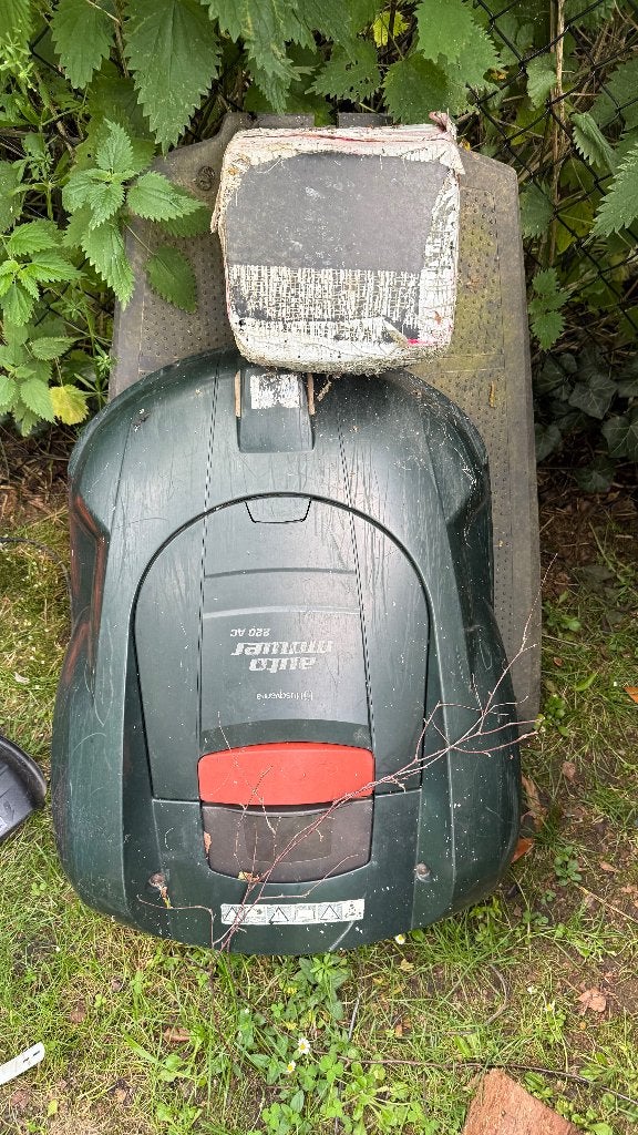 Robot Tondeuse Husqvarna automower 220 AC, Enlèvement, Utilisé, Husqvarna
