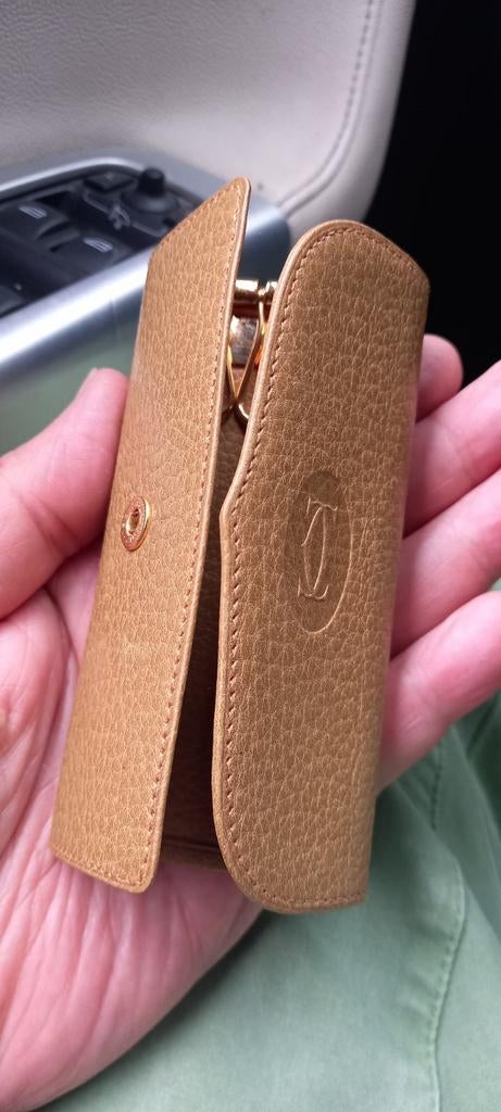 Originele sleutelhanger van echt leer van Cartier. Het is ni, Handtassen en Accessoires, Portemonnees, Ophalen of Verzenden, Leder