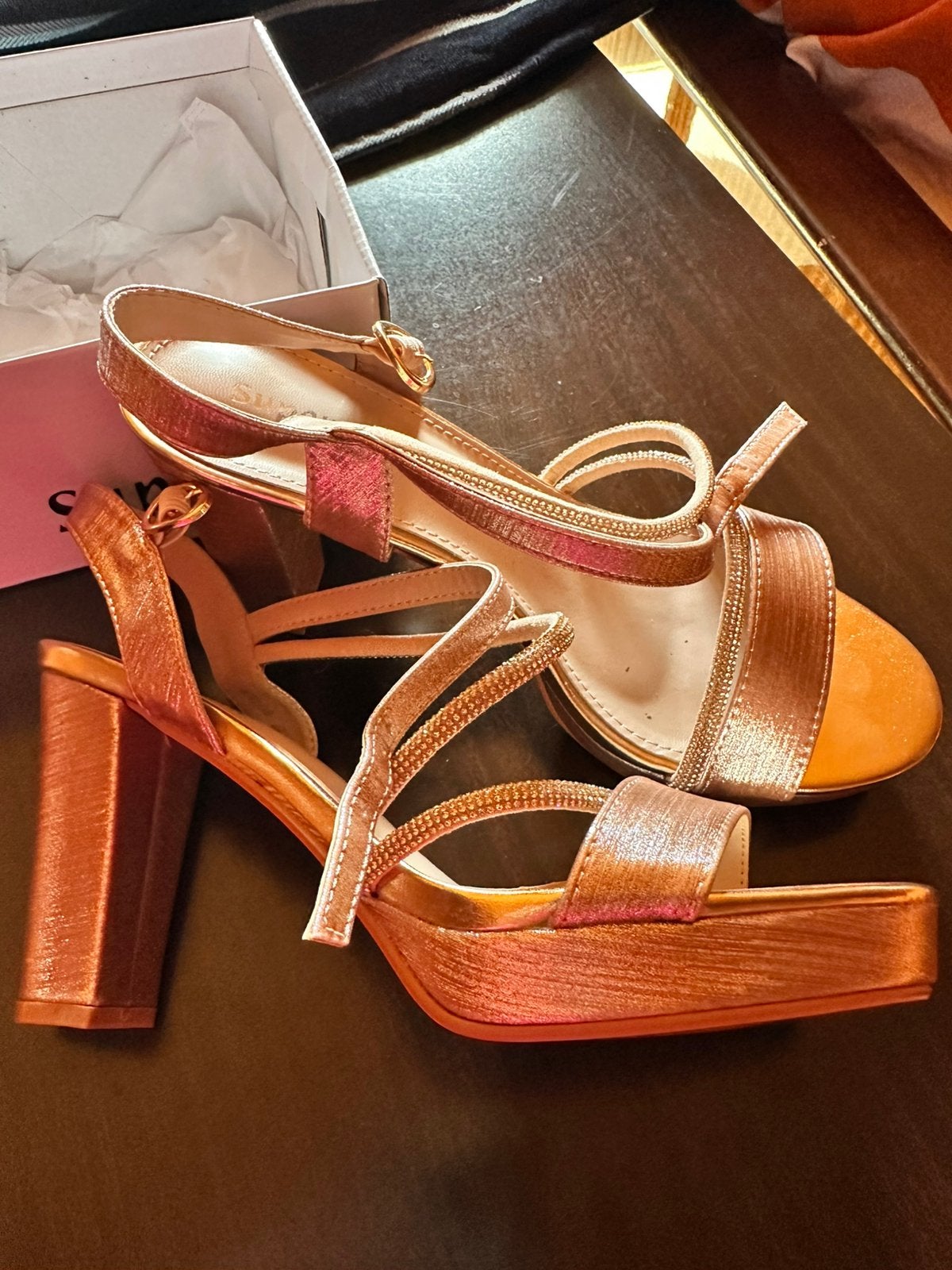 Elegante sandale T38 – roségoud/koper, Kleding | Dames, Ophalen of Verzenden, Nieuw, Sandalen of Muiltjes