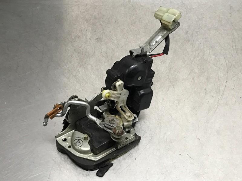 SERRURE DE PORTE RODS ARRIÈRE DROIT Charade (G200 / 203), Utilisé, Daihatsu