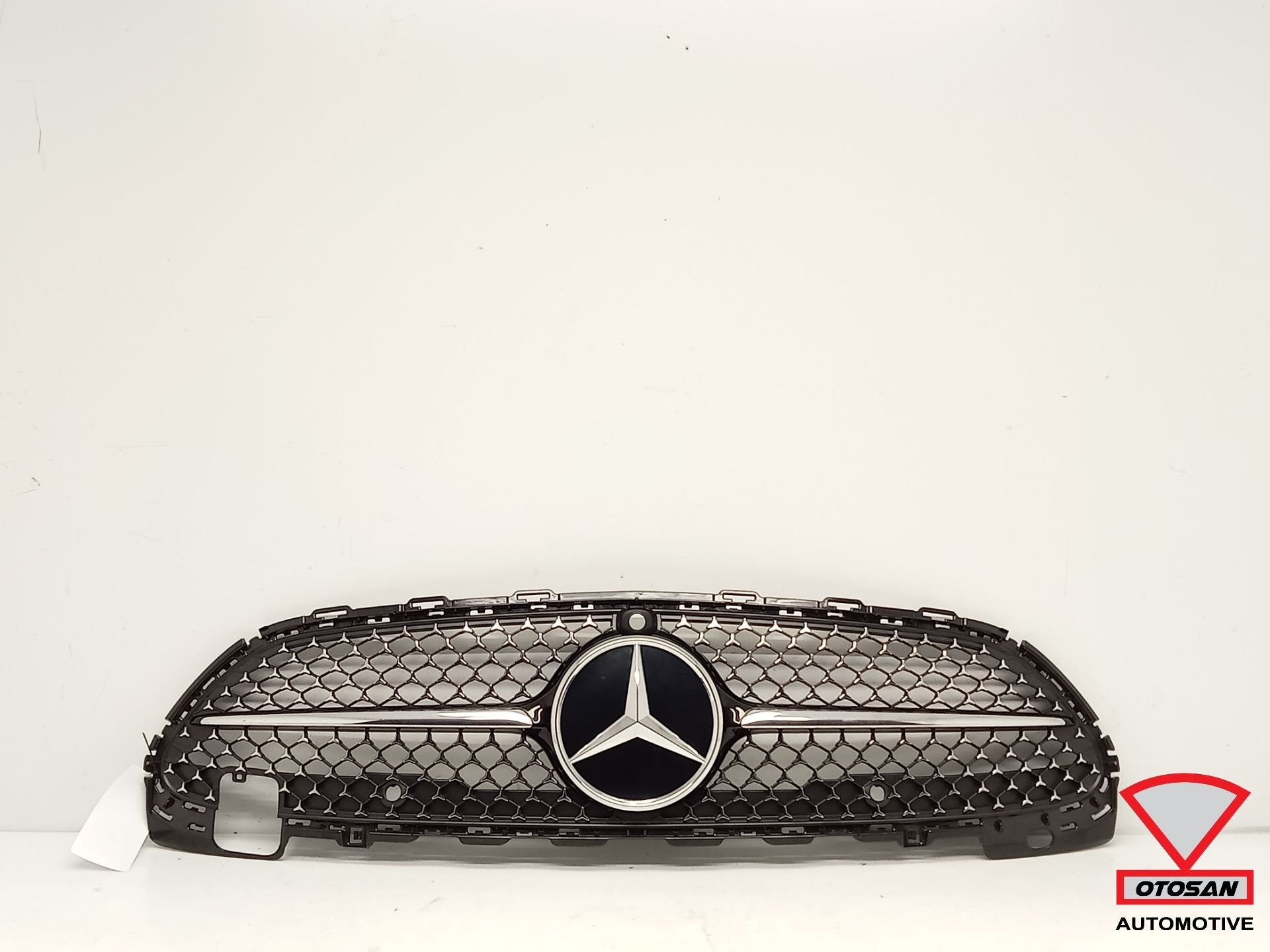 Mercedes C Klasse W206 Grille Daimond Camera A2068882100, Gebruikt, Mercedes-Benz AG, Mercedes-Benz, Mercedesstrasse 120
70372  Stuttgart, DE