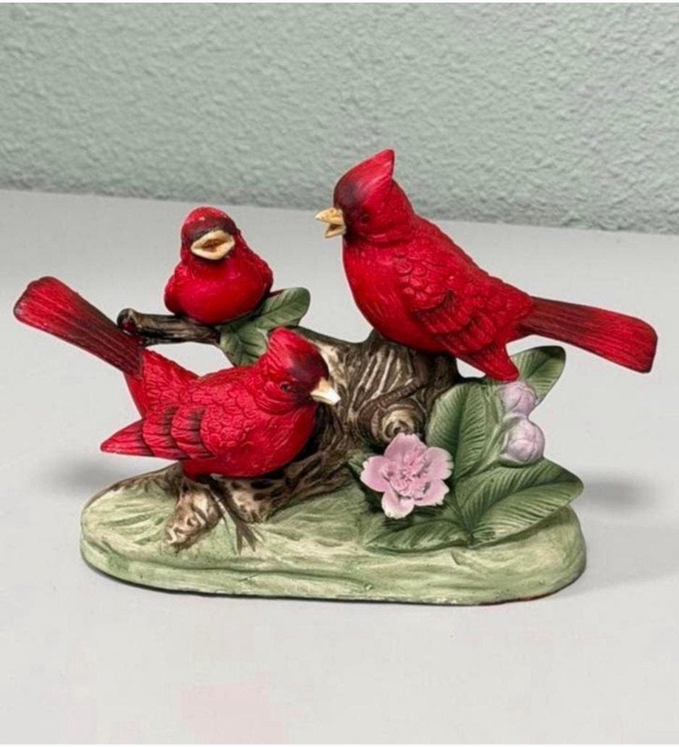Vintage beeldje – Drie rode kardinaalvogels op tak – 18 cm, Ophalen of Verzenden, Zo goed als nieuw, Dier