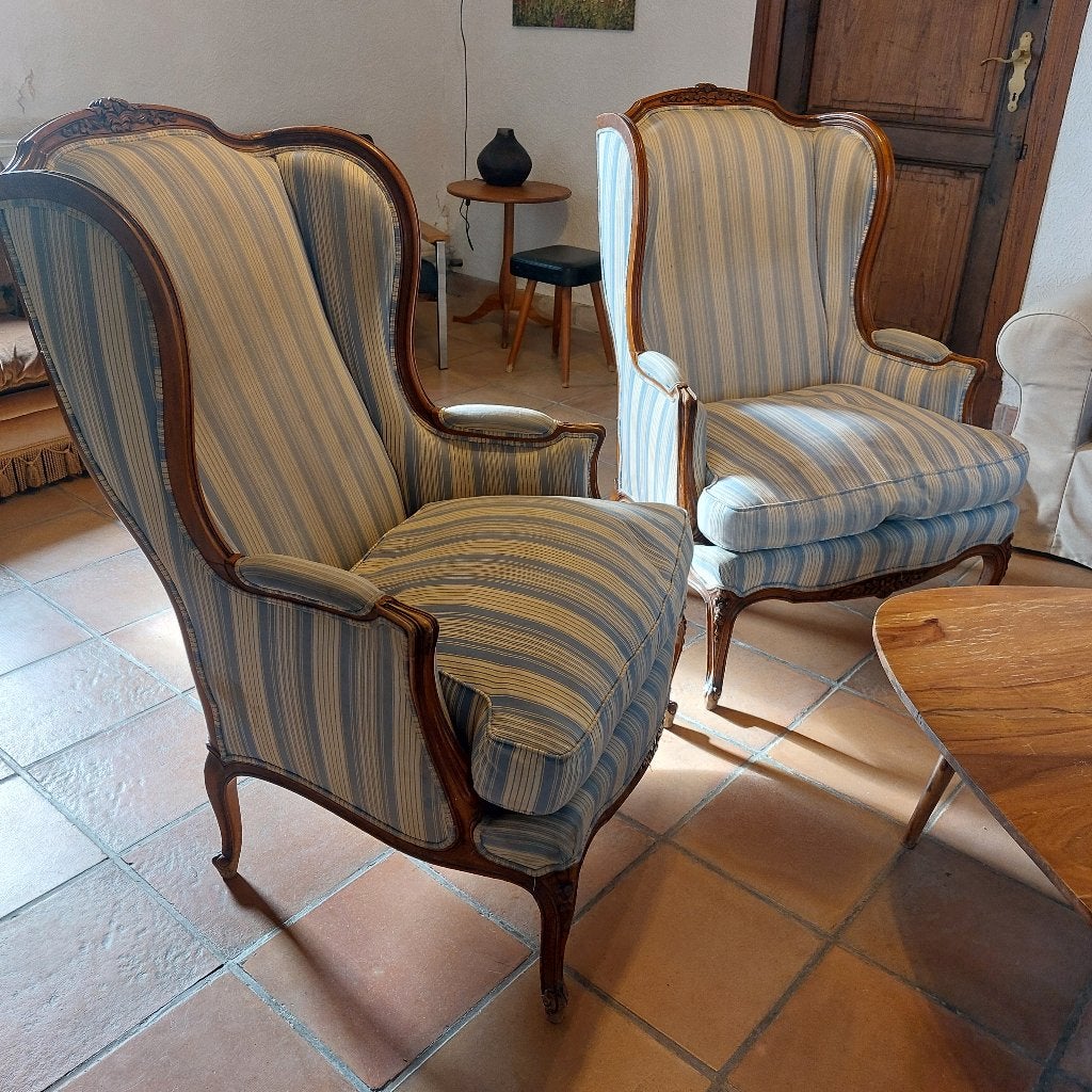 Paire de fauteuils Bergères à oreilles de style Louis XV, Enlèvement