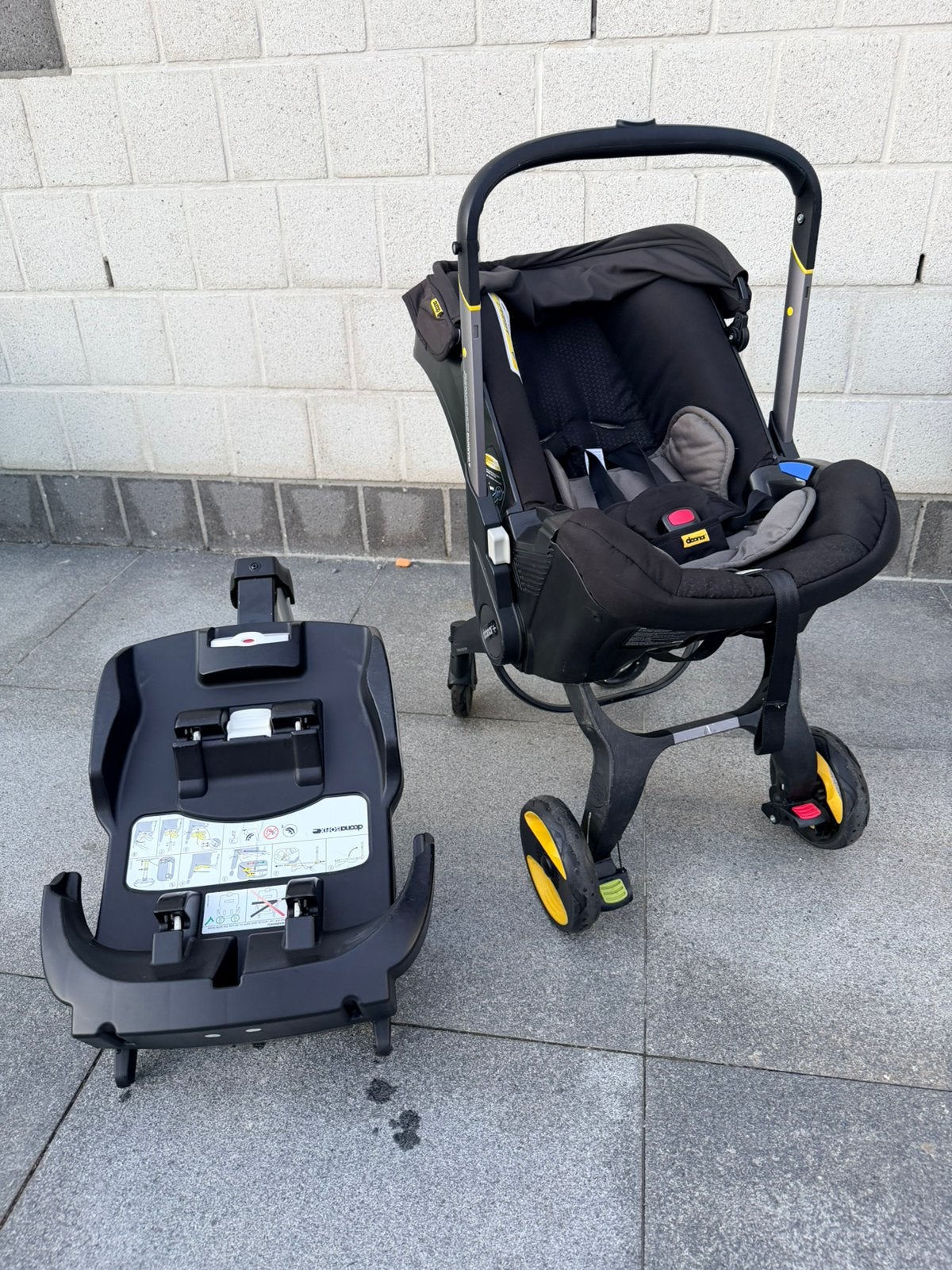 Doona compleet met isofix en verzorgingstas, Enfants & Bébés, Poussettes & Combinaisons, Enlèvement, Comme neuf, Maxi-Cosi