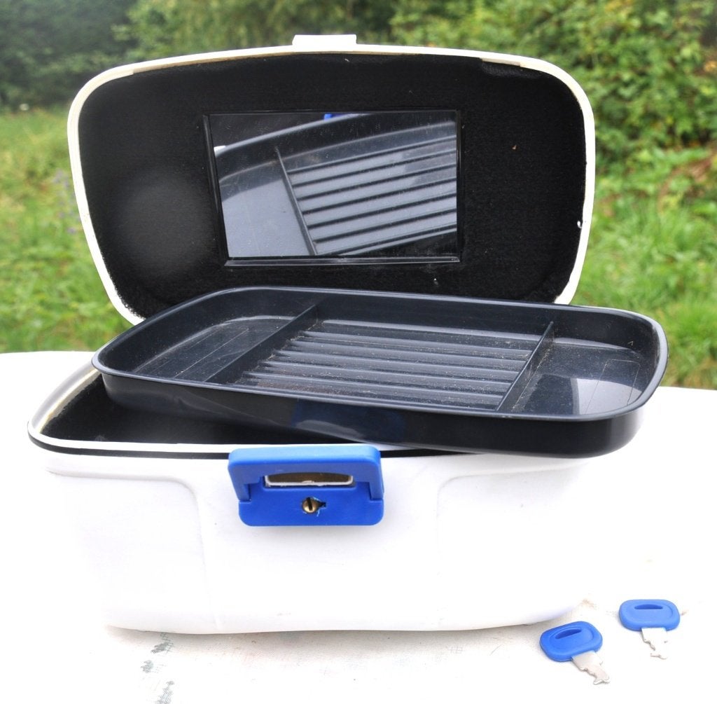 Vanity case blanc et bleu et noir avec serrure et clés, Enlèvement ou Envoi, Avec serrure, Utilisé, Rigide