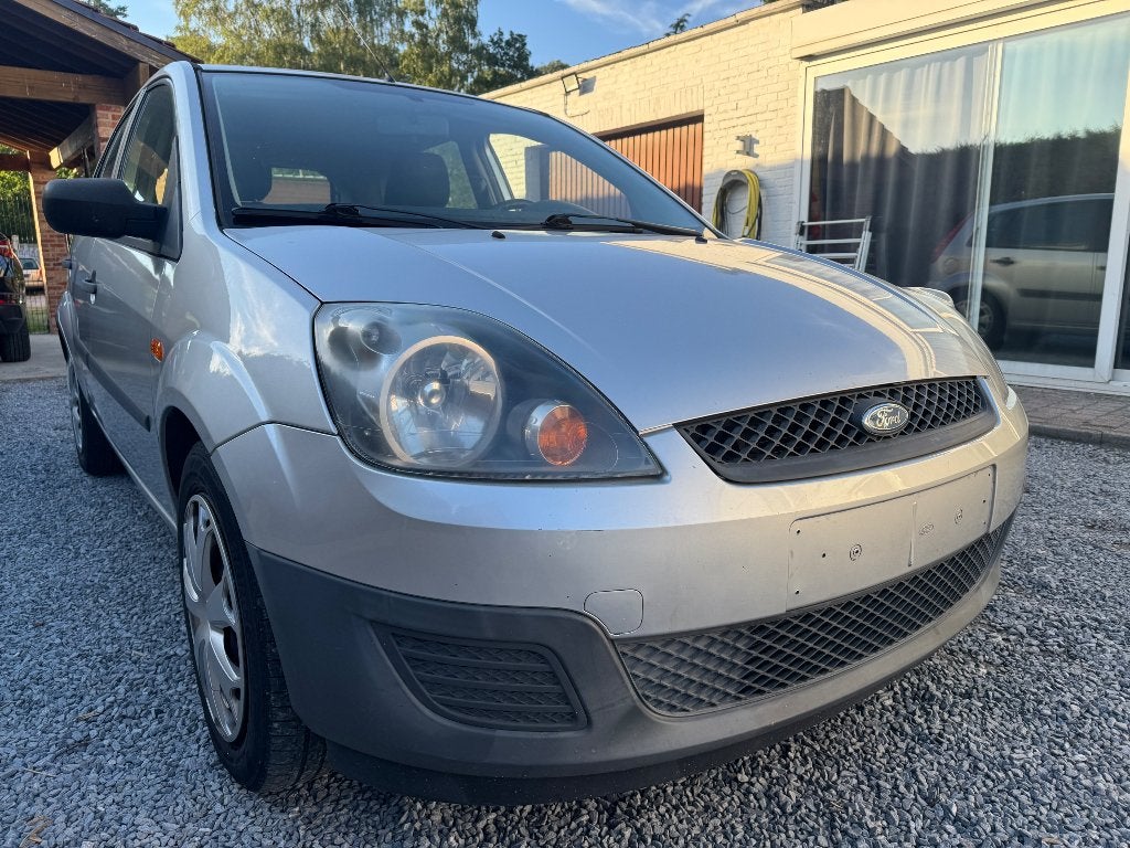 Ford fiesta 5 deurs met airco en trekhaak, Bedrijf, Startonderbreker, 5 deurs, Onderhoudsboekje