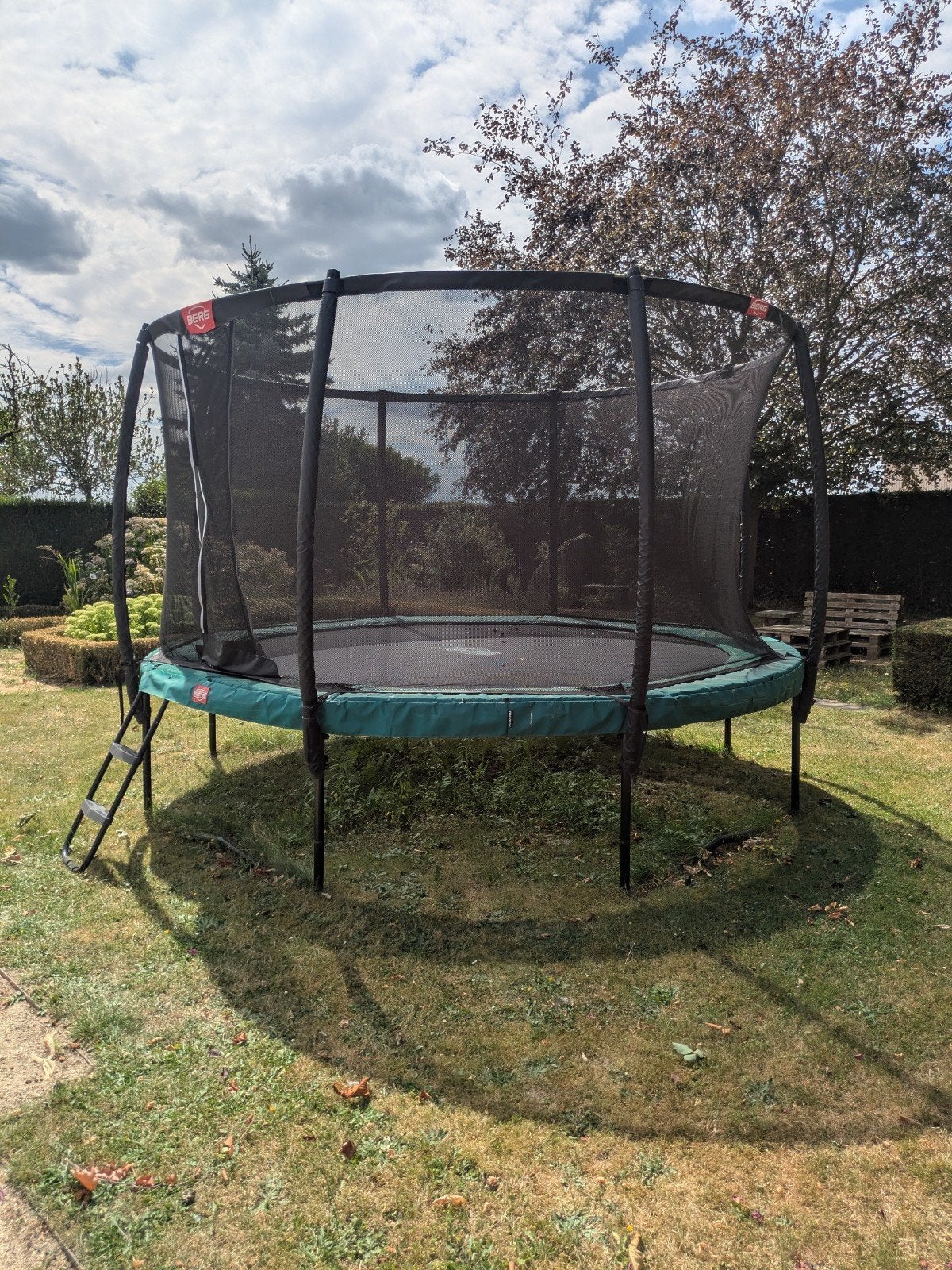 Kwalitatieve trampoline van Berg, Ophalen, Zo goed als nieuw, Groen, Materiaal