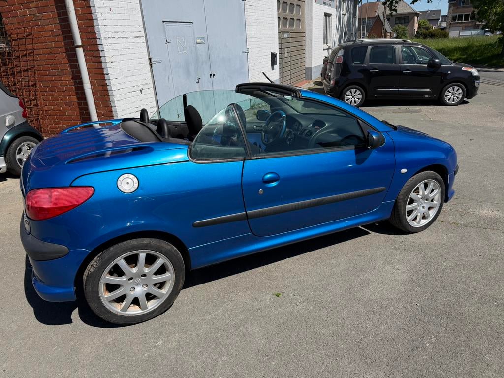 Peugeot 206 CC 1.6i Airco 0495/54 51 11, Auto's, 4 zetels, 4 cilinders, Cabriolet, Blauw