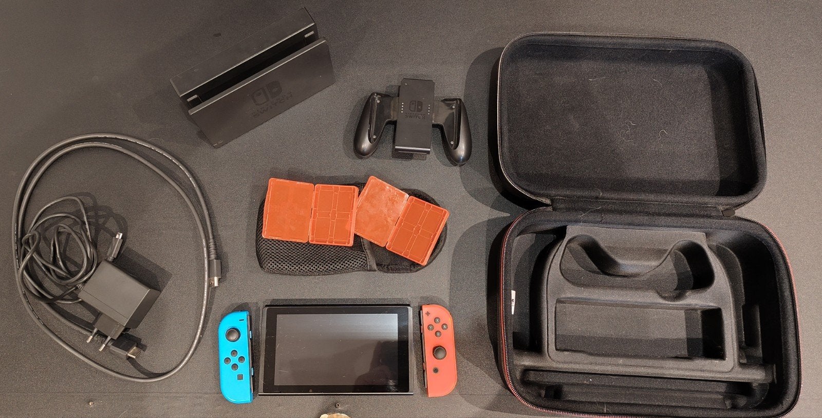 Nintendo Switch + 4 jjeux, Enlèvement ou Envoi, Utilisé