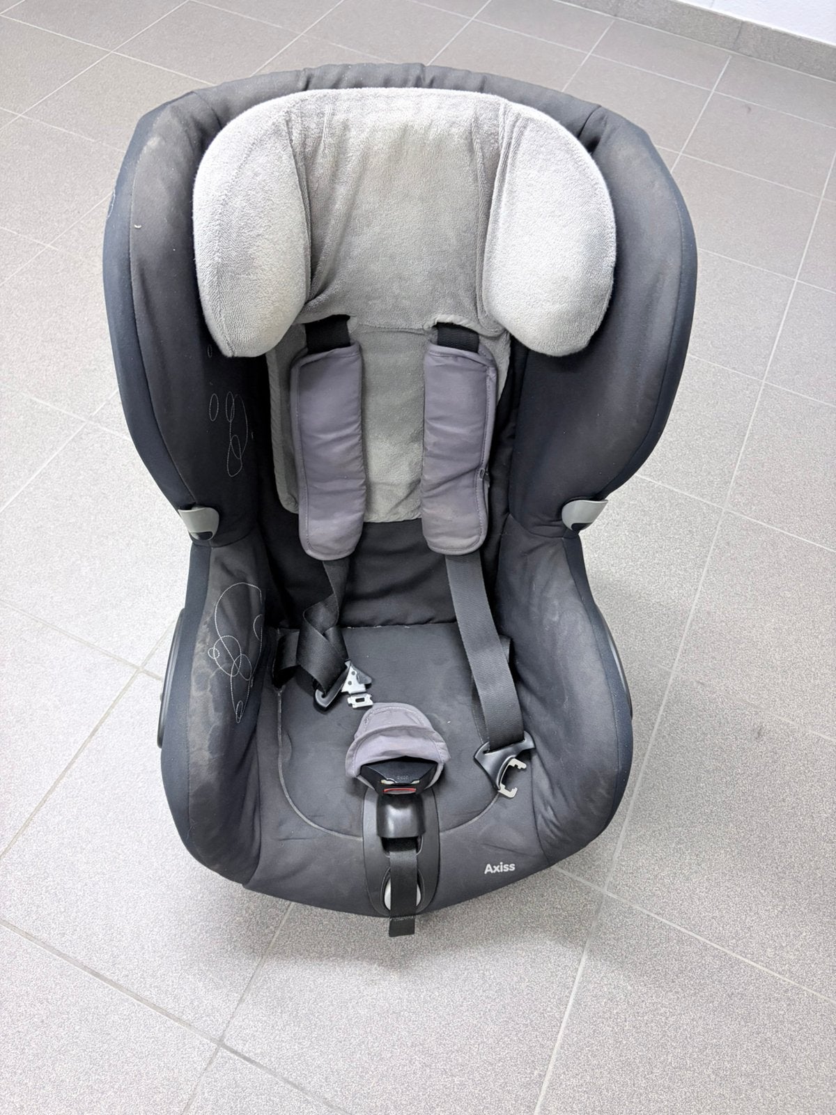 Draaibare autostoel, Kinderen en Baby's, Autostoeltjes, Autogordel of Isofix, Gebruikt, 9 t/m 18 kg, Slaapstand