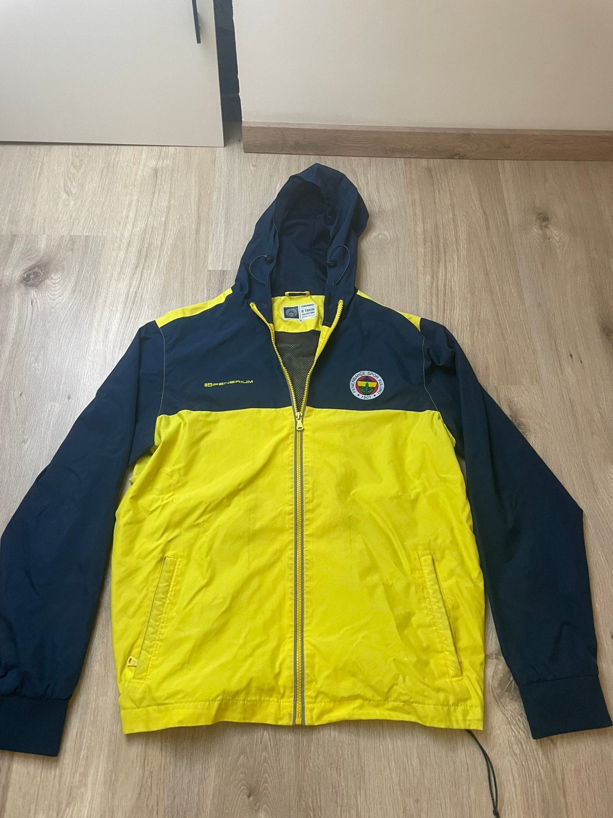 Fenerbahce regenjas maat M, Vêtements | Hommes, Vêtements de sport, Jaune, Enlèvement, Taille 48/50 (M), Course à pied ou Cyclisme
