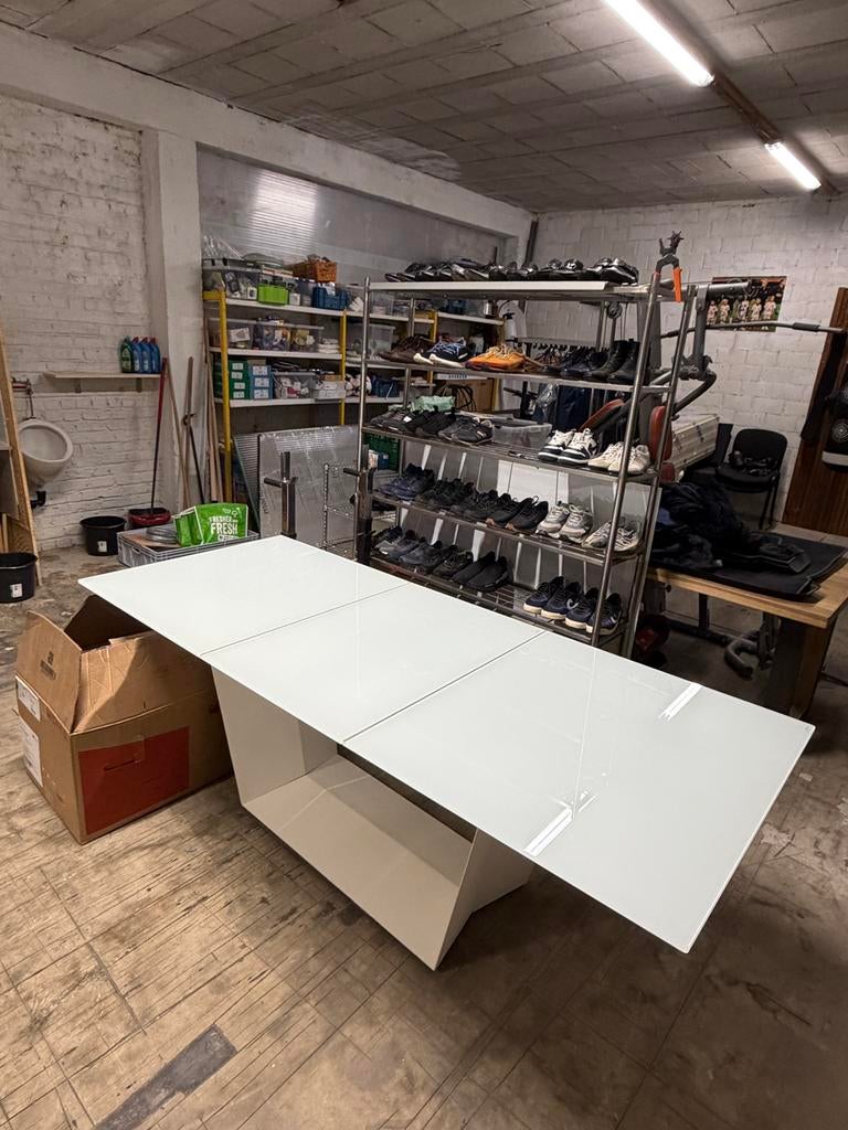 Table pour salle a manger en Verre Trempé, Maison & Meubles, Tables | Tables à manger, Cinq personnes ou plus, Comme neuf, Verre