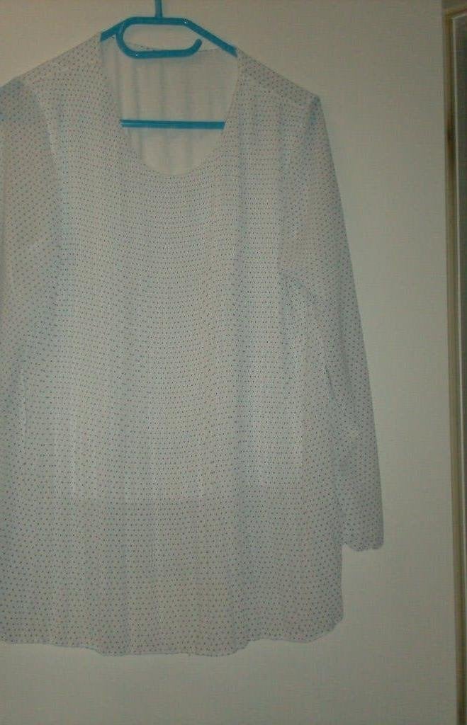 mooi bloesje maat 46 nieuw, Ophalen of Verzenden, Nieuw, Maat 46/48 (XL) of groter, Wit