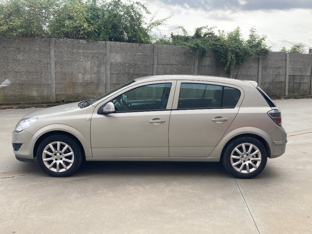 Opel Astra 1.4 essence 2010 avec 87000 km *Parfait état*, Autos, Achat, Entreprise, Autres couleurs, 5 places