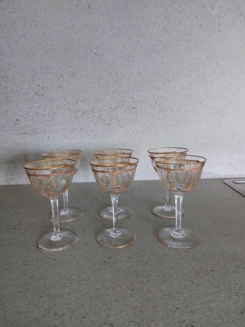 6 kristallen glazen, Ophalen