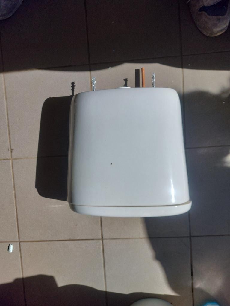 Réservoir WC + mécanisme de chasse d’eau neufs, Maison & Meubles, Lampes | Appliques, Enlèvement