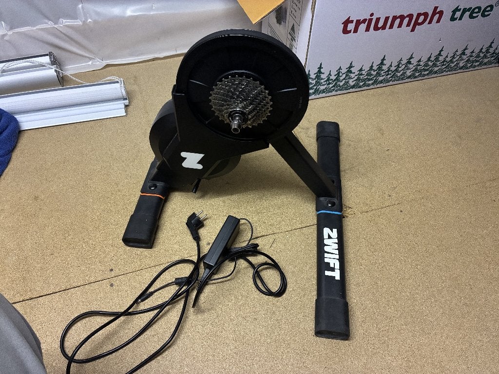 Zwift Hub Smart Trainer – Inclusief 11-Speed Cassette, Ophalen, Gebruikt