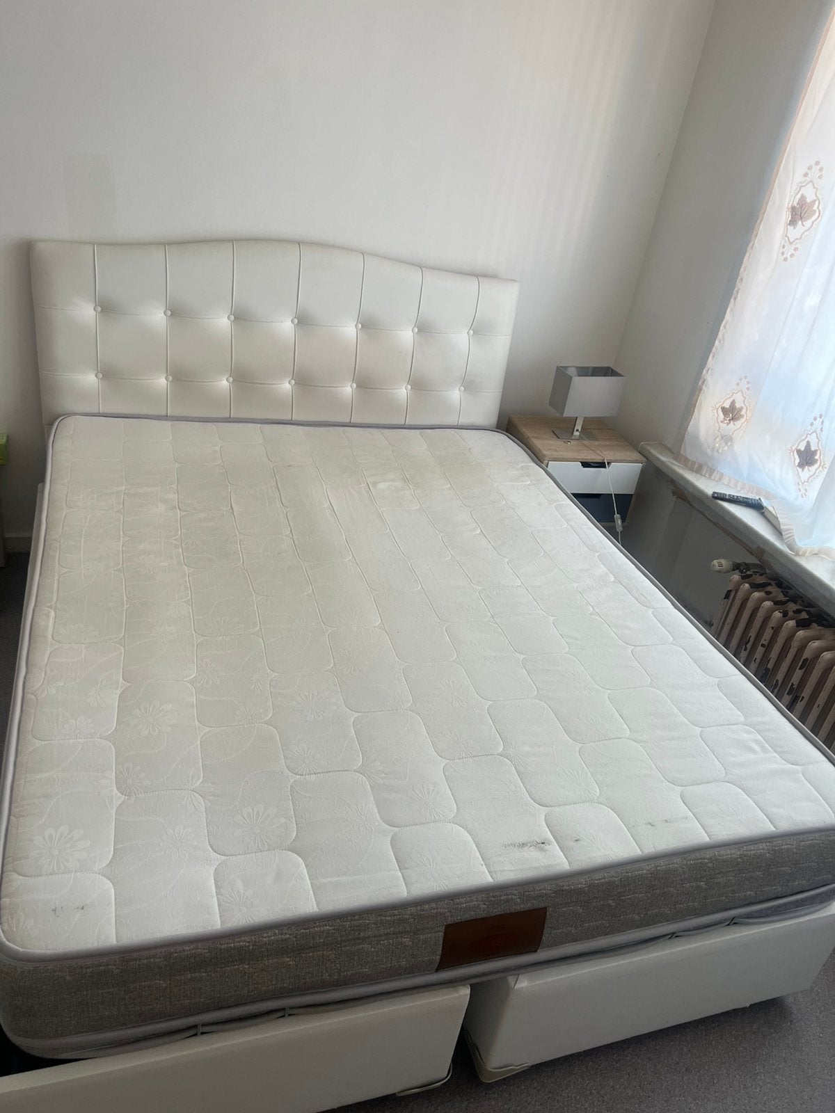 bed met opbergvak en matras moet dringend weg, Enlèvement, Comme neuf