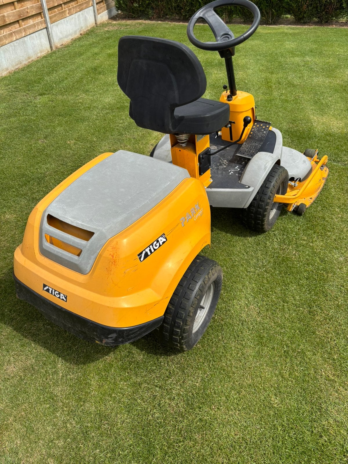 Stiga park 15,5pk , zitmaaier /frontmaaier, Ophalen, Gebruikt, Mulchfunctie, 90 tot 120 cm