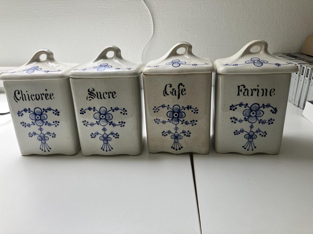4 antieke voorraad potten, Ophalen
