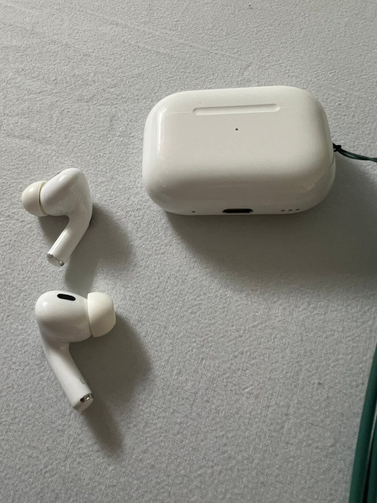Airpods Pro 2 USB C, Télécoms, Téléphonie mobile | Écouteurs, Comme neuf, Intra-auriculaires (In-Ear), Apple, Blanc, Réduction active du bruit