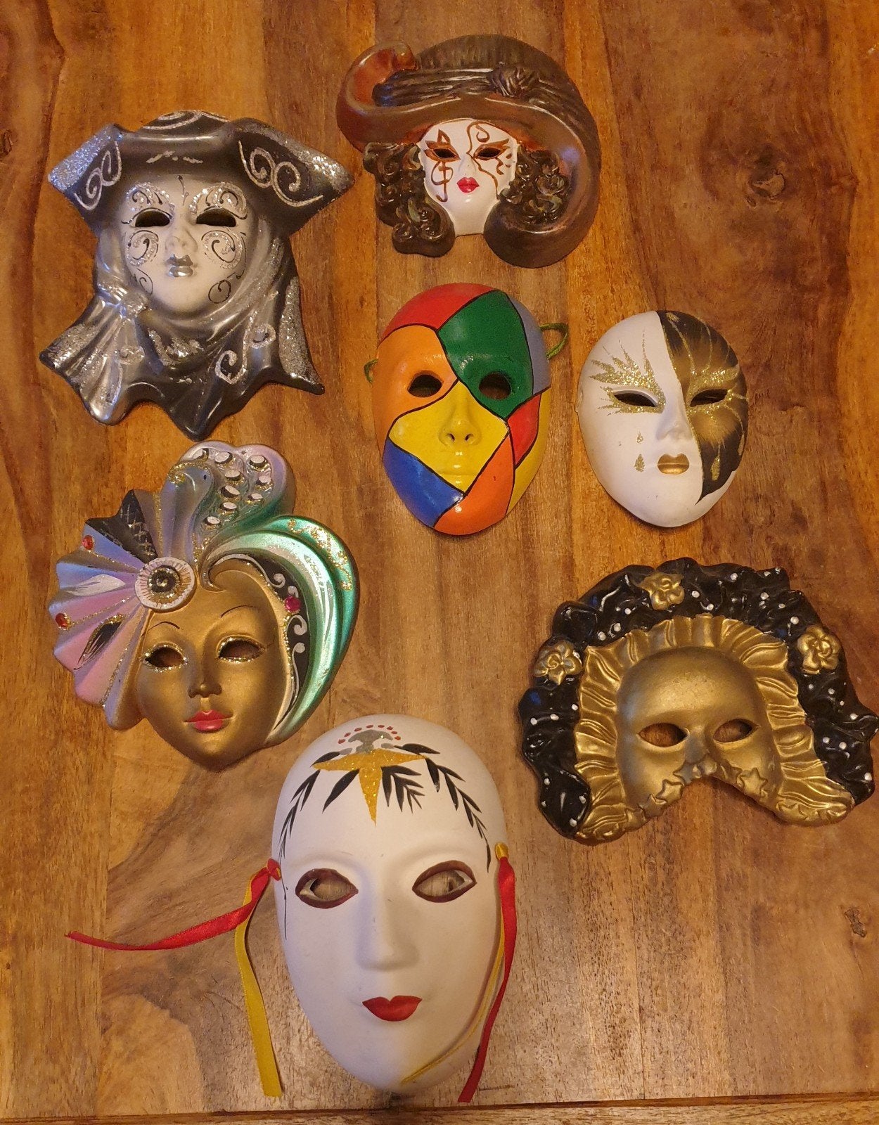 7 masques vénitiens, Enlèvement ou Envoi